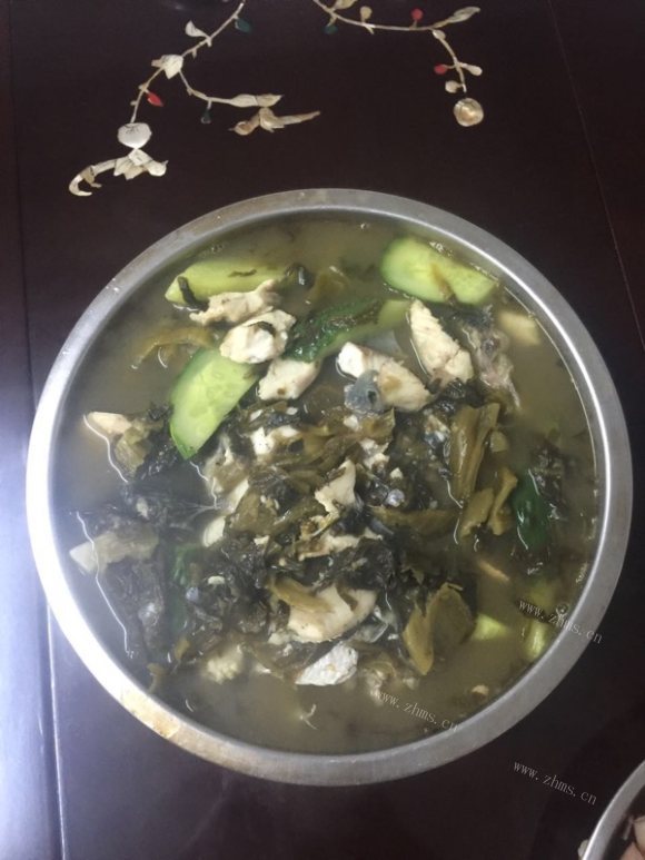 色泽鲜亮的酸菜鱼