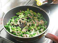 家常菜苔苔苔炒肉丝做法图解7)