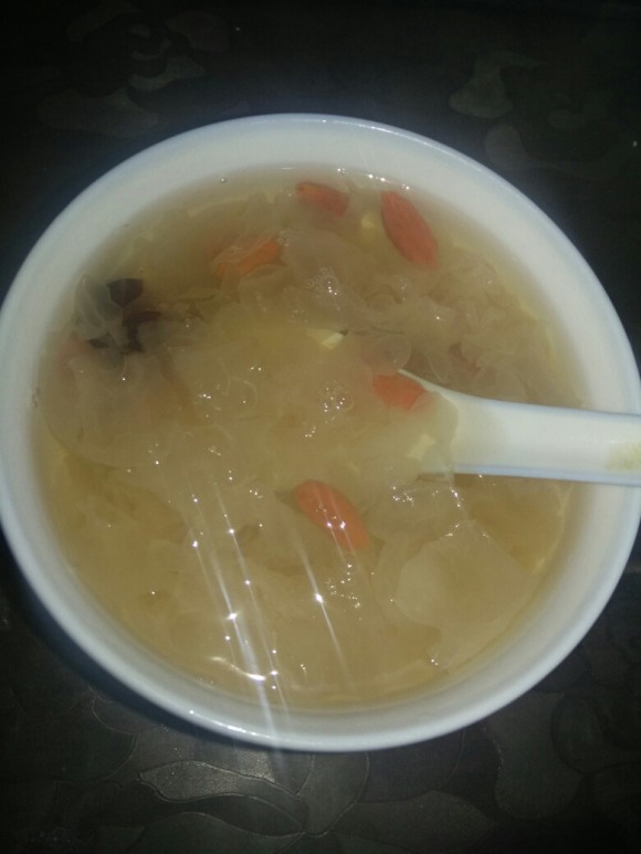 回味无穷的银耳羹