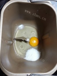自制香肠面包做法图解2)