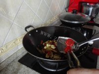 自制麻辣口味虾做法图解4)