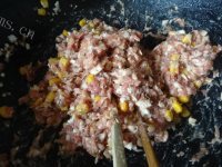 自制玉米香菇猪肉馄饨做法图解6)