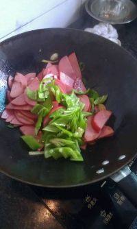 家常菜火腿炒青椒