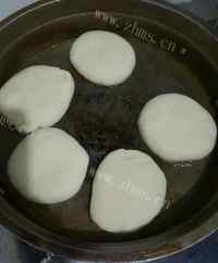 自制发面肉饼做法图解10)