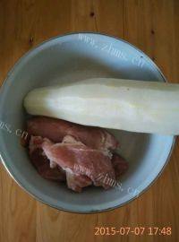 家常菜黄瓜肉片汤做法图解1)