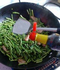 「DIY」豆角炒肉做法图解6)