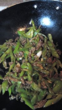 纯天然辣椒炒土猪肉做法图解6)