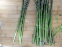 色泽不错的芦笋炒虾做法图解2)