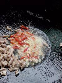 十分喜欢的豆角炒肉做法图解3)