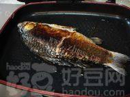 香煎鲫鱼自制做法图解4)