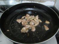家常菜肉片炒芥兰做法图解5)