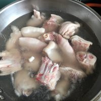 诱人的黄豆焖猪蹄做法图解2)