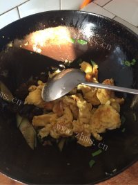 好吃的木耳炒鸡蛋做法图解8)