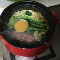 美味的麻辣肠砂锅做法图解11)