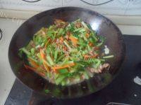 简易肉片芹菜