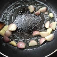 美味营养的咖喱鱼蛋做法图解4)