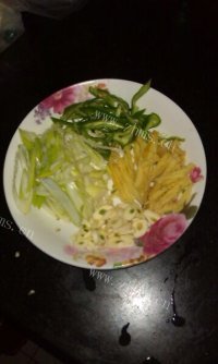 家常菜青椒炒苦瓜做法图解2)