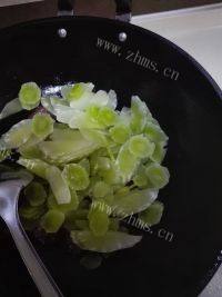 家常菜腊肉炒莴笋做法图解4)