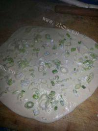 自制葱花饼做法图解6)