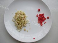 美味的蒜蓉粉丝蒸带子做法图解5)