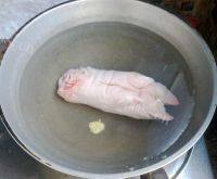香喷喷的黄豆炖猪蹄做法图解3)