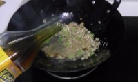 色泽鲜亮的土豆烧海带做法图解6)