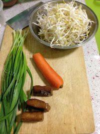 家常菜豆芽炒韭菜做法图解1)