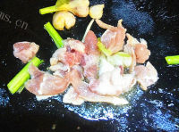 好吃的杏鲍菇炒肉的做法图解三