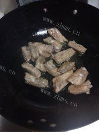 美味的橙汁排骨做法图解5)