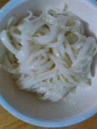美味的鸡蛋炸酱面做法图解7)