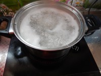 美味的菠菜猪血粥做法图解3)