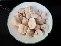 色香味俱全的蘑菇炒虾仁做法图解3)