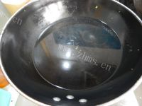 色香味俱全的蚕豆炒鸡蛋做法图解2)