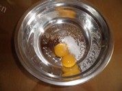 口感丰富的草莓纸杯蛋糕做法图解5)