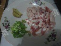 家常菜西芹炒肉丝做法图解1)