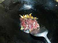 家常菜西葫芦炒牛肉做法图解4)