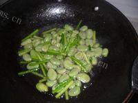 家常菜蒜苗炒蚕豆