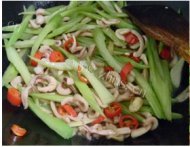 家常菜芹菜鱿鱼丝