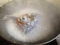 家常鱼头豆腐做法图解5)