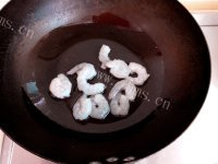 家常菜丝瓜虾仁做法图解2)