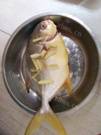 家常菜清蒸金鲳鱼做法图解4)
