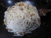 家常炒河粉做法图解7)