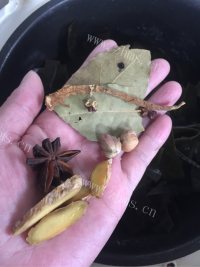海带猪骨汤做法图解3)