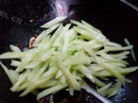 家常菜莴笋炒肉丝做法图解5)