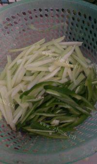 家常菜五花肉炒芹菜做法图解1)