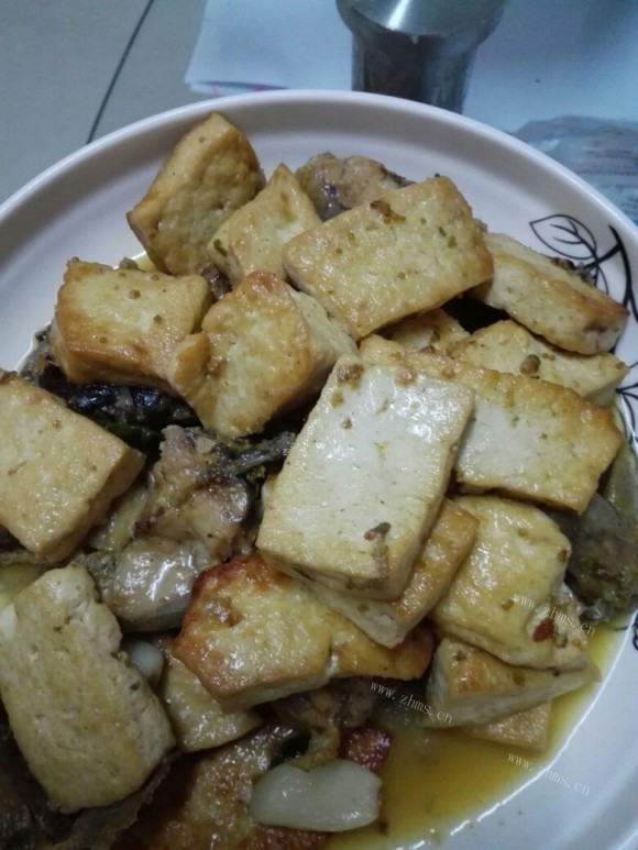 色泽鲜亮的鲶鱼炖豆腐