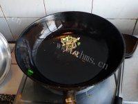 让人怀念的土豆红烧肉做法图解3)
