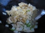 圆葱炒鸡蛋做法图解7)
