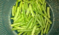 家常菜肉末四季豆做法图解1)