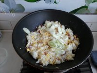 美味的腊肠鸡蛋炒饭做法图解8)